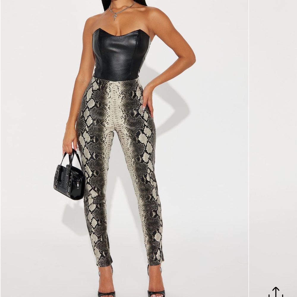 SNEAKIN IN LOW HIGH RISE SKINNY PANT (not tall girl friendly ) FASHIONOVA